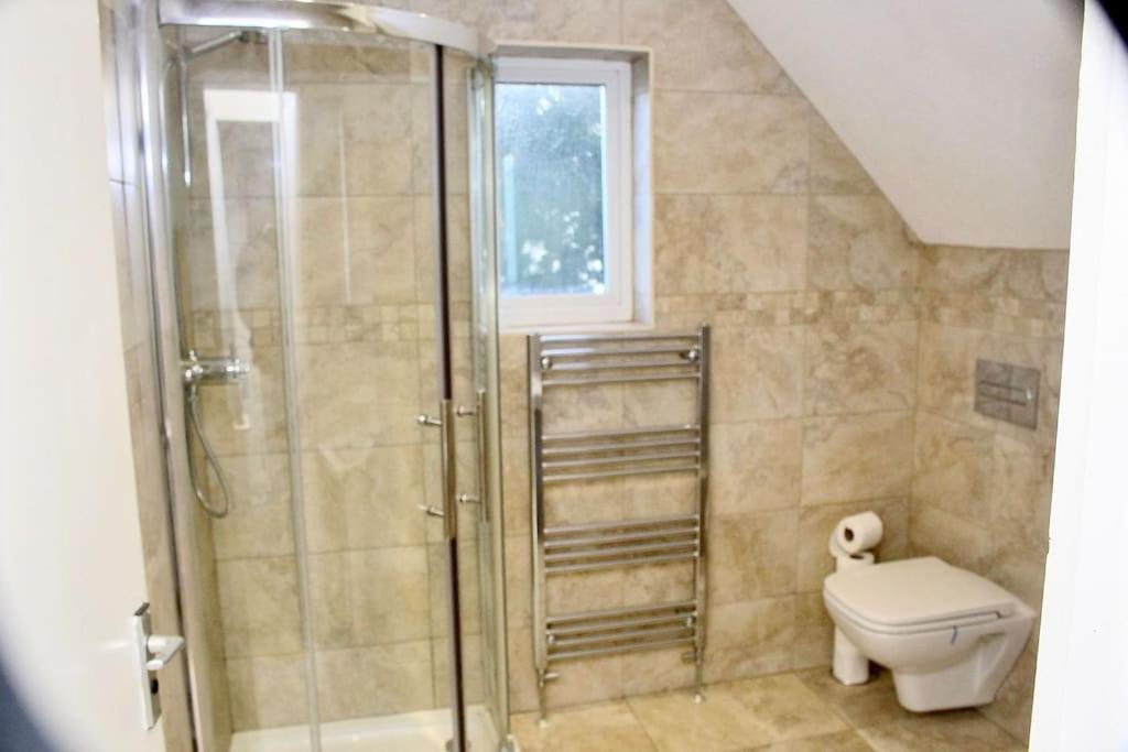 Contractor'S Haven- 4-Bedroom House With Free Parking, Super Fast Wifi, Fran Properties In Aylesbury, Pets Are Welcome! Aylesbury  Bagian luar foto