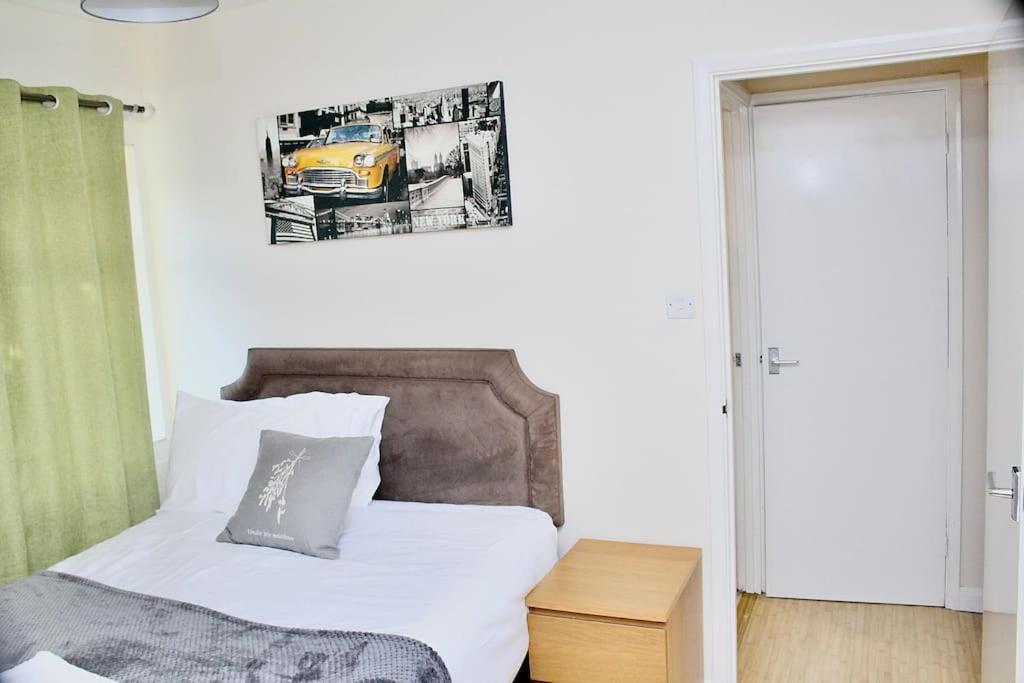 Contractor'S Haven- 4-Bedroom House With Free Parking, Super Fast Wifi, Fran Properties In Aylesbury, Pets Are Welcome! Aylesbury  Bagian luar foto