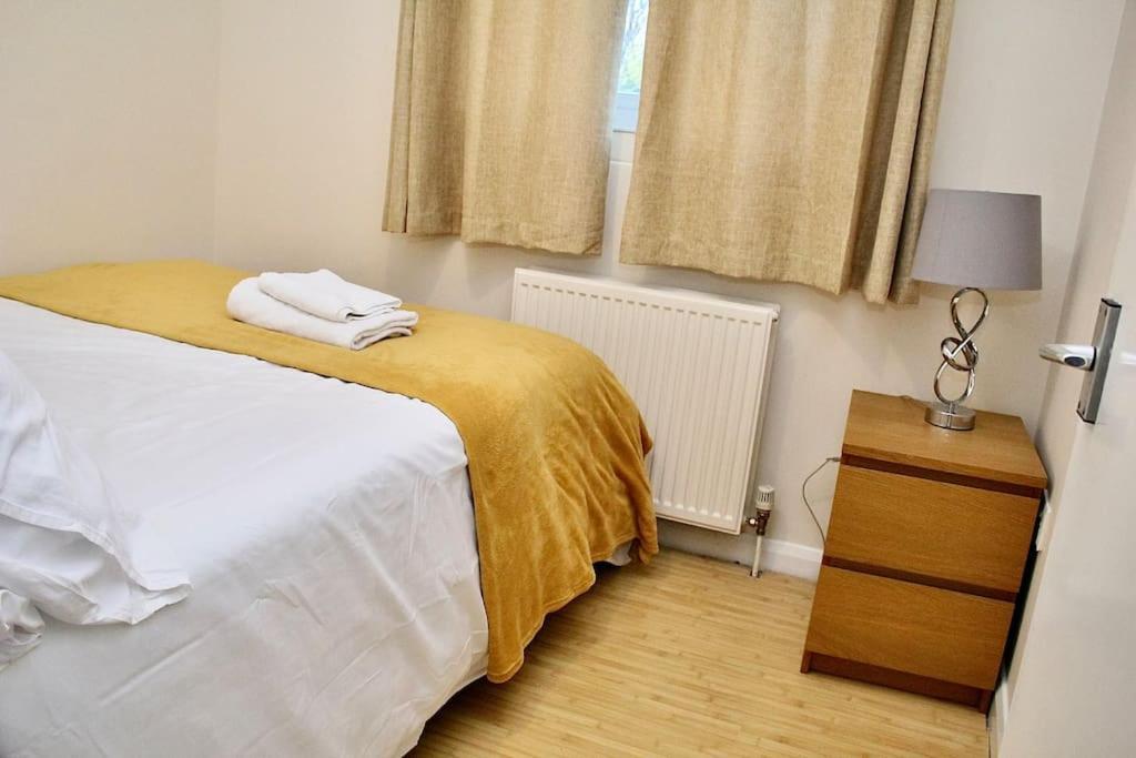 Contractor'S Haven- 4-Bedroom House With Free Parking, Super Fast Wifi, Fran Properties In Aylesbury, Pets Are Welcome! Aylesbury  Bagian luar foto